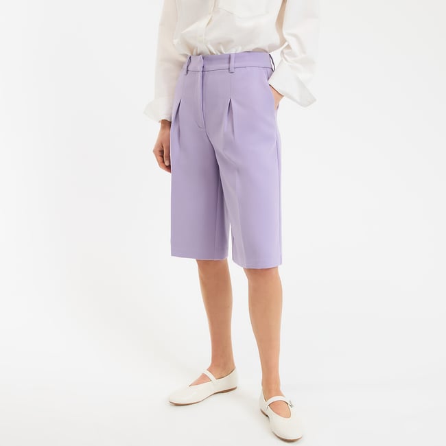 Bermuda avec plis violet parme <span itemprop=