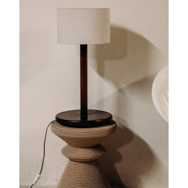 Lampe au bois tourné et à l'abat-jour lumineux Julia N°1056 - Bon état Couleur bois foncé <span itemprop=