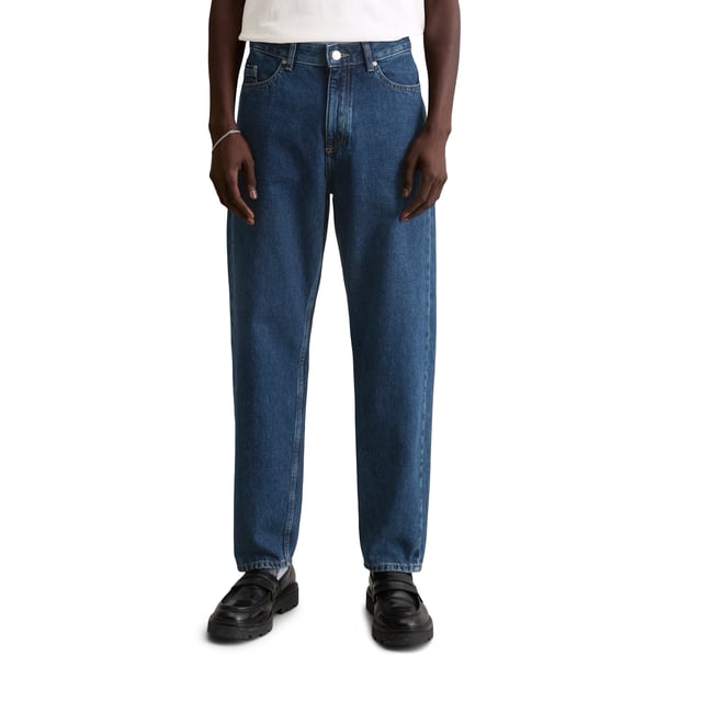 Jeans modèle Runne tapered en pur coton bio bleu foncé <span itemprop=