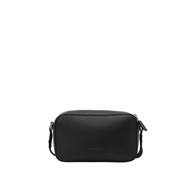 Sac à bandoulière modèle Villar small fabriqué à partir d'un substitut de cuir en polyester recyclé - MARC O'POLO