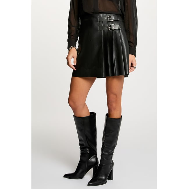 Jupe courte simili cuir noir <span itemprop=