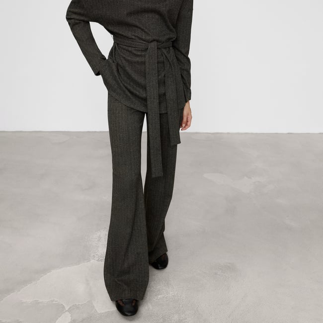 Pantalon flare chiné à découpe centrale sable/chocolat <span itemprop=