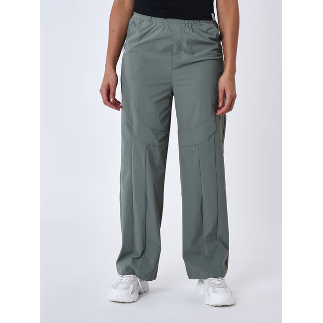 Pantalon droit à découpes kaki <span itemprop=