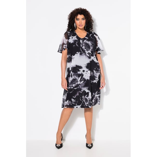 Robe à effet superposition. Décolleté V et noir <span itemprop=