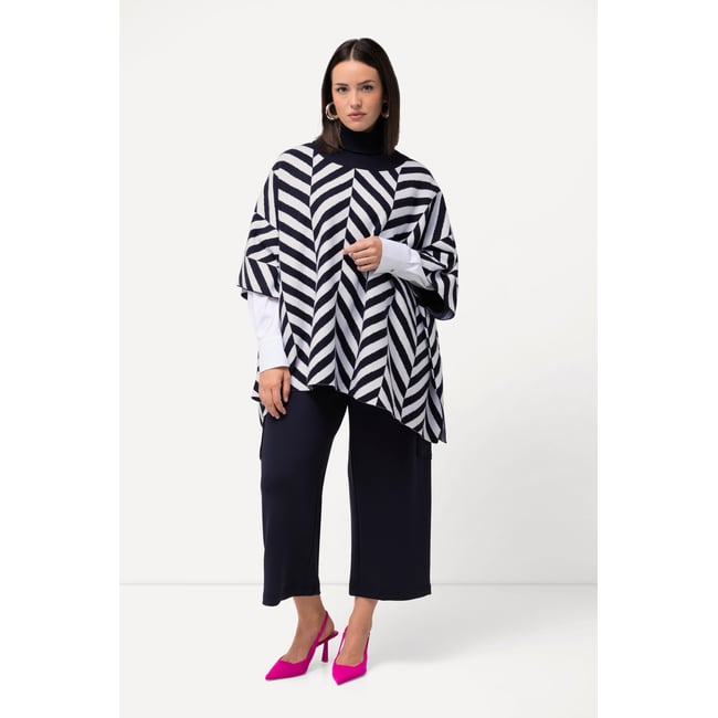 Cape en maille marine <span itemprop=