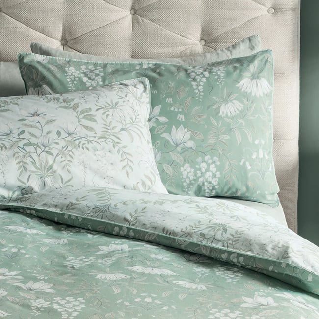 Parure de lit fleurie Parterre Sage, housse de couette + 2 taies pour lit en 140 vert sauge <span itemprop=