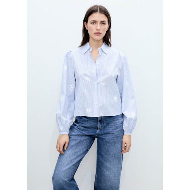 Chemise rayures broderie florale bleu ciel <span itemprop=