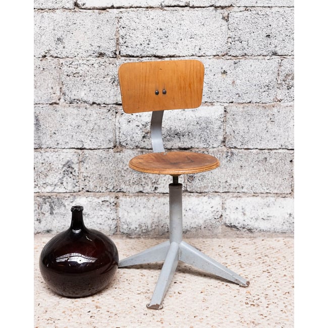 Chaise industrielle Alma N°1777 - Bon état Couleur bois clair <span itemprop=