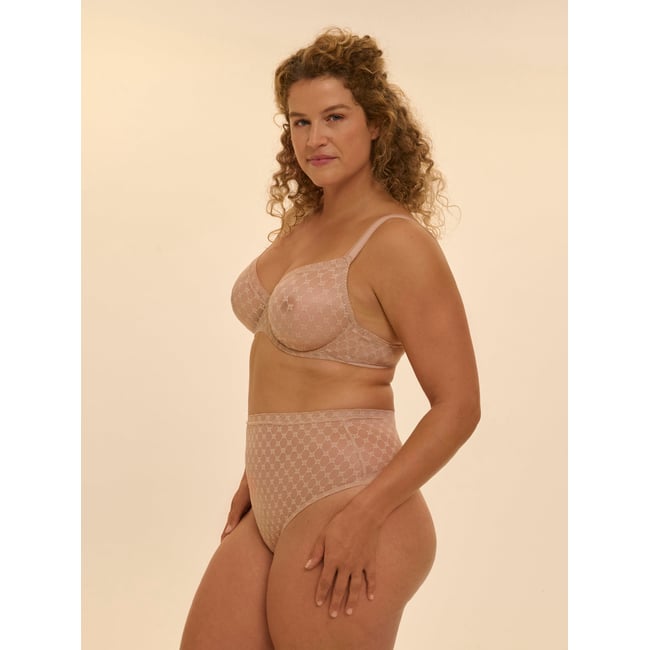 Soutien-gorge avec armatures moulé décolleté plongeant, PLUME nude <span itemprop=