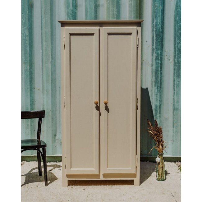 Armoire en bois crème Blandine N°434 - Bon état Couleur crème <span itemprop=