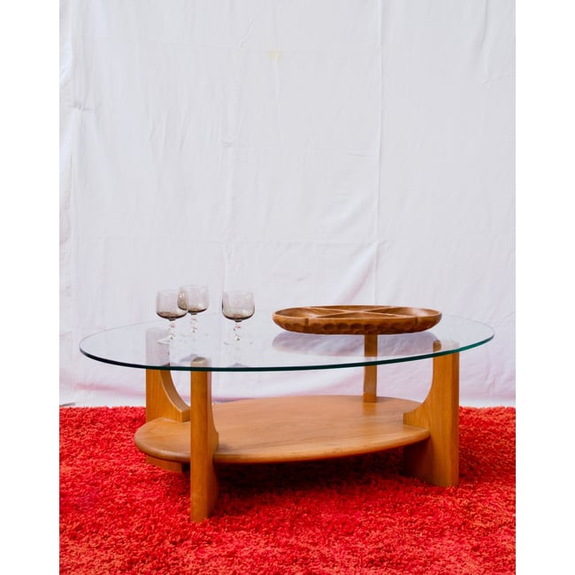 Table basse en pin et verre Donna N°1651 - Bon état Couleur bois clair <span itemprop=