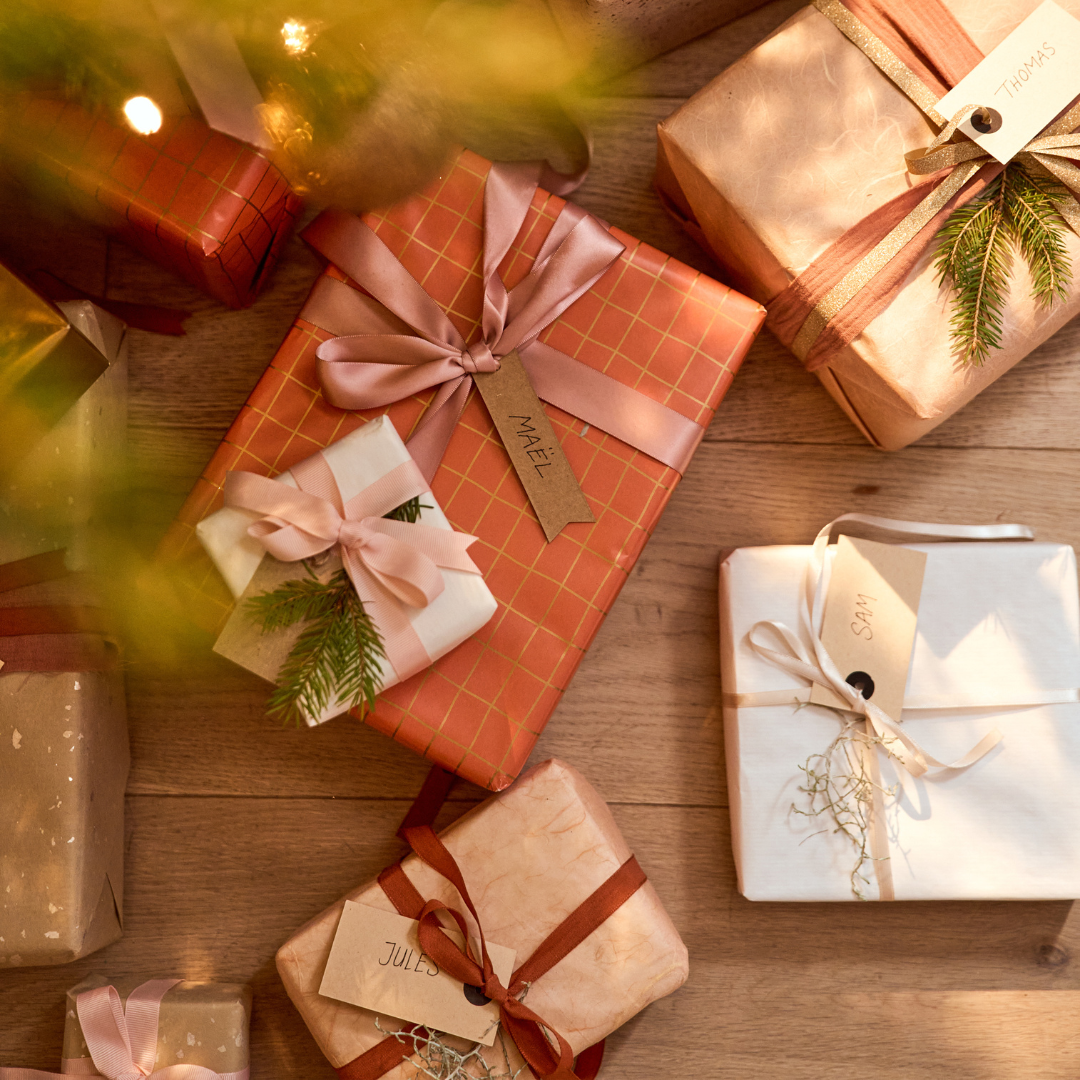 luxury-christmas-gifts.png