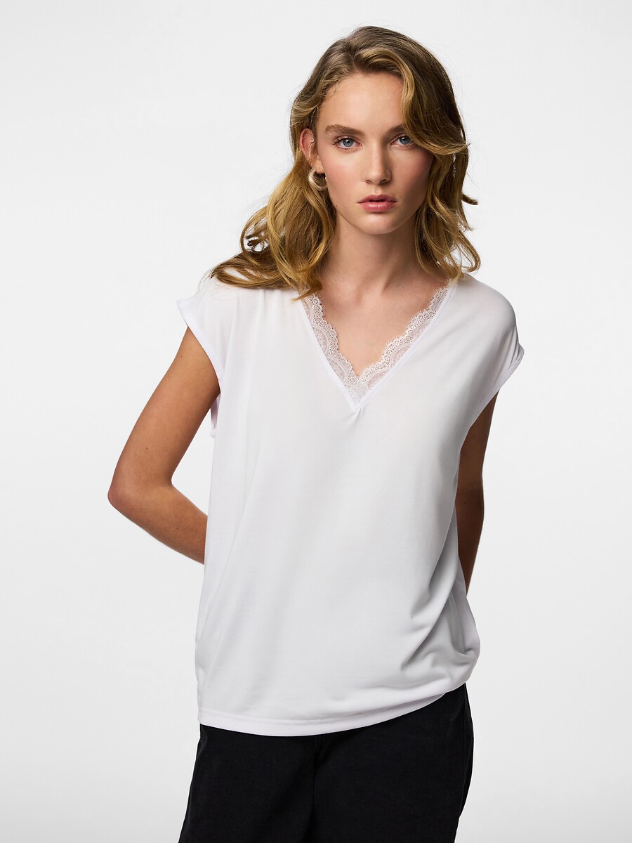 T-shirt manches courtes , col V, PIECES