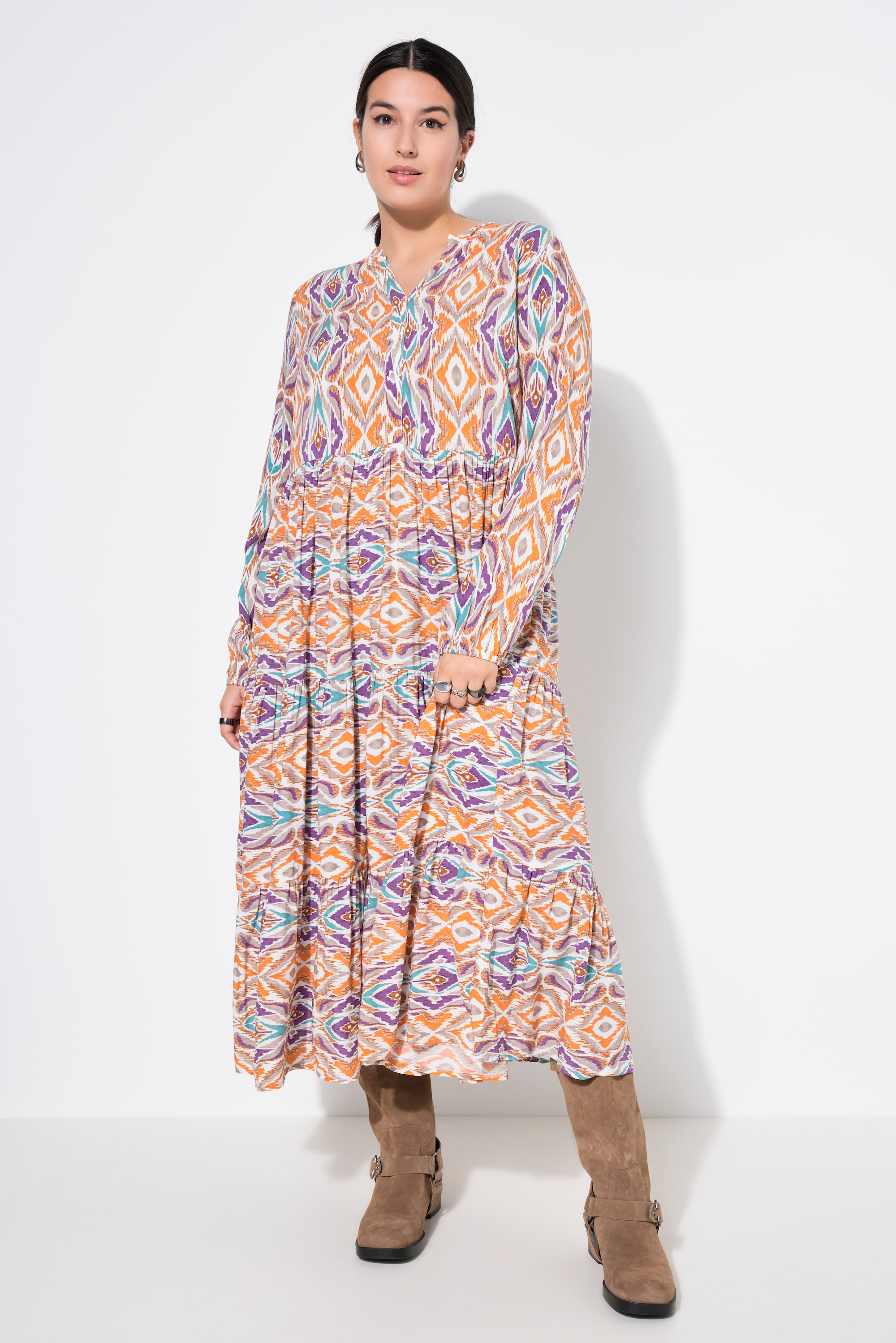 Robe Maxi, imprimé all-over, col V, volants, STUDIO UNTOLD