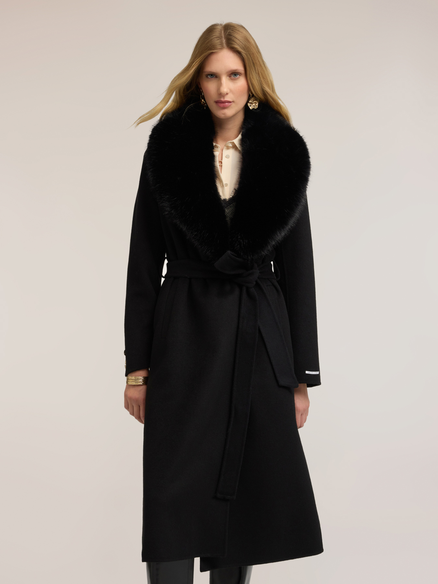 Manteau ceinturé, MOTIVI