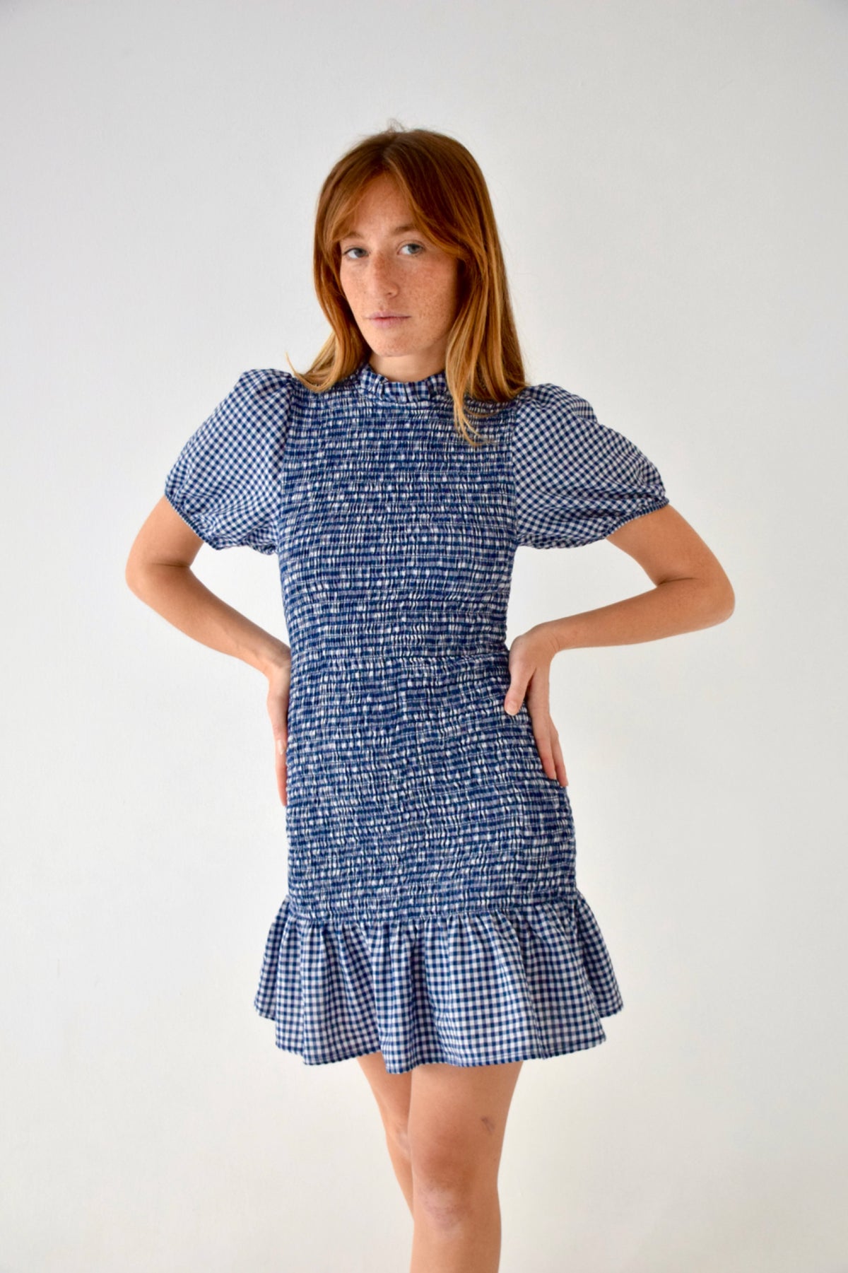 Robe courte vichy smockée CHÍA, MINDTRAVELER