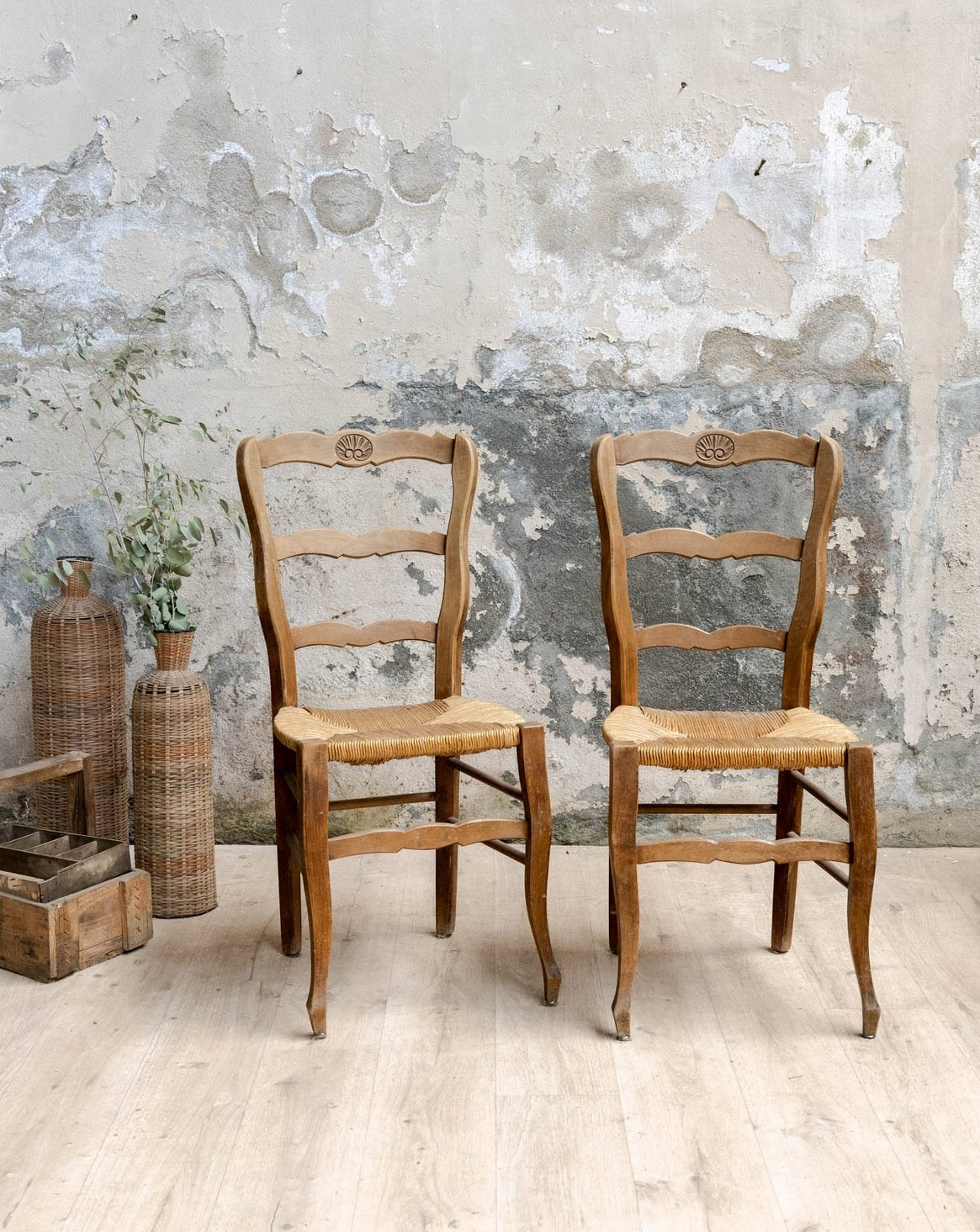 Paire de chaises en bois et paille Claude N°1668 - Bon état, DEBONGOUT