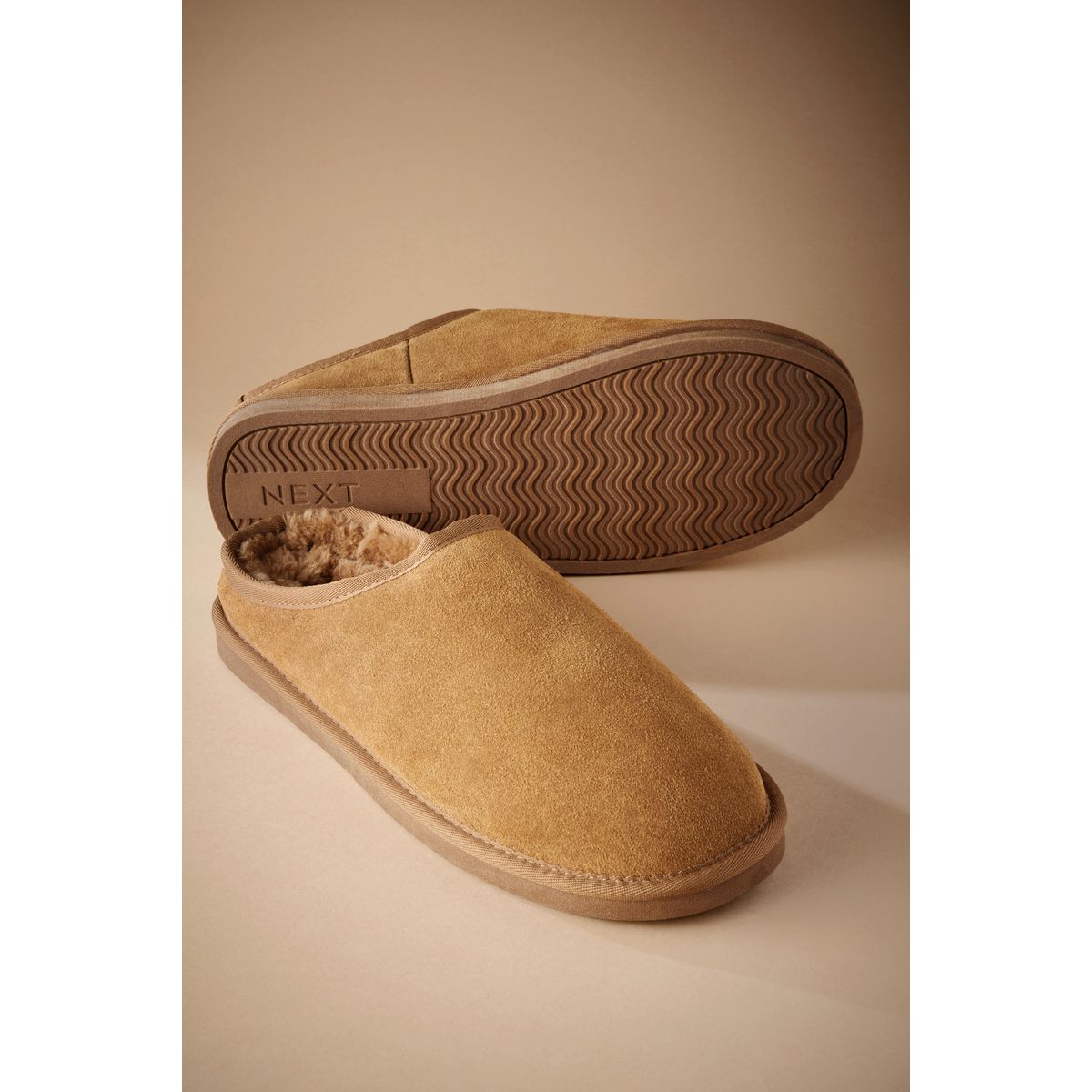 Chaussons mules en daim fourrés Signature, NEXT