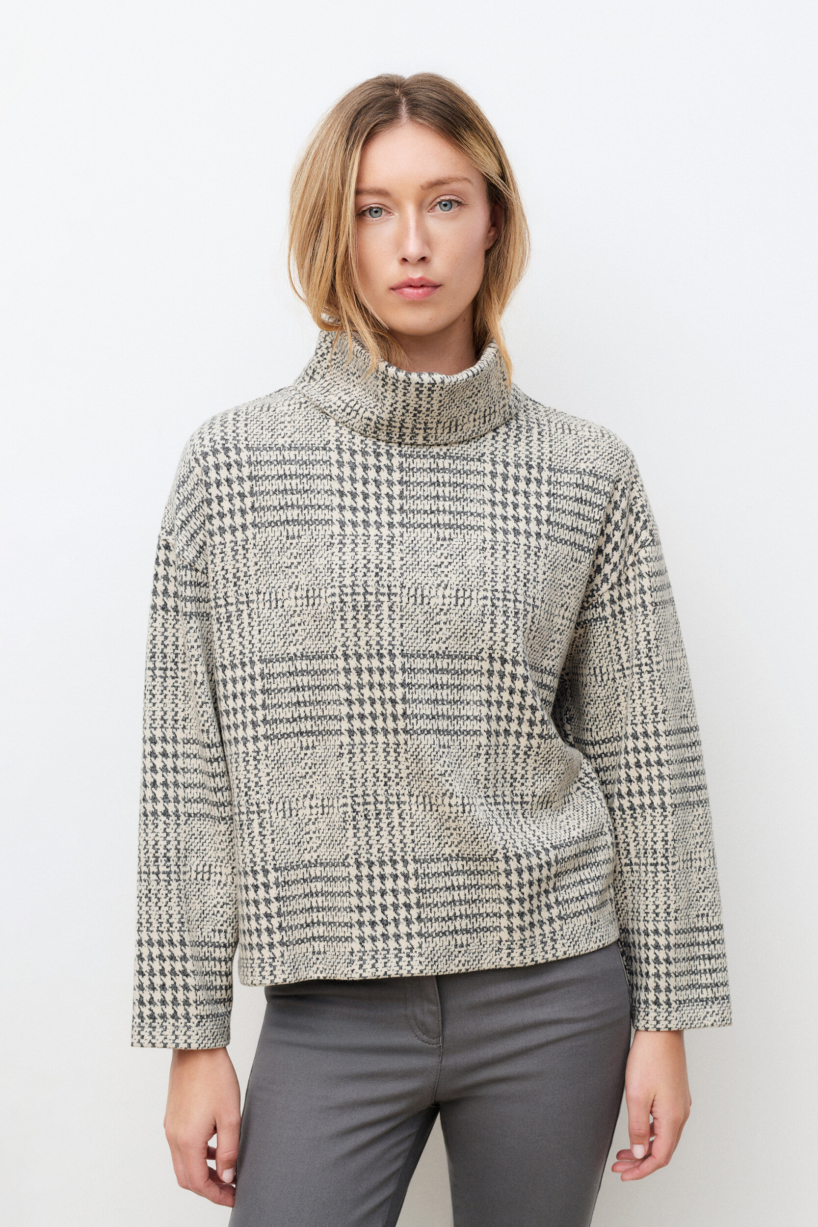 Sweatshirt droit col montant TCAMO, CAROLL