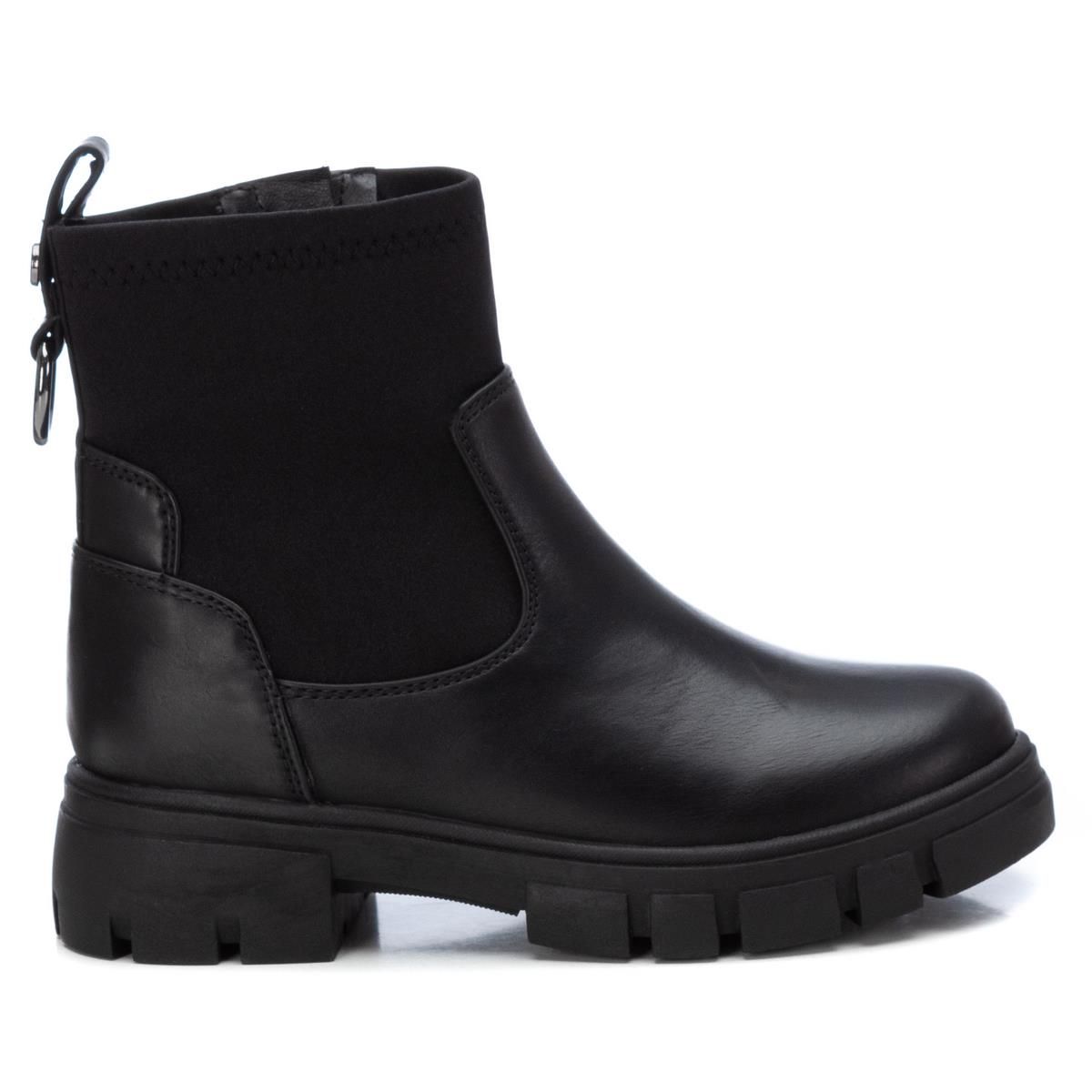 Bottines noires et discount blanches