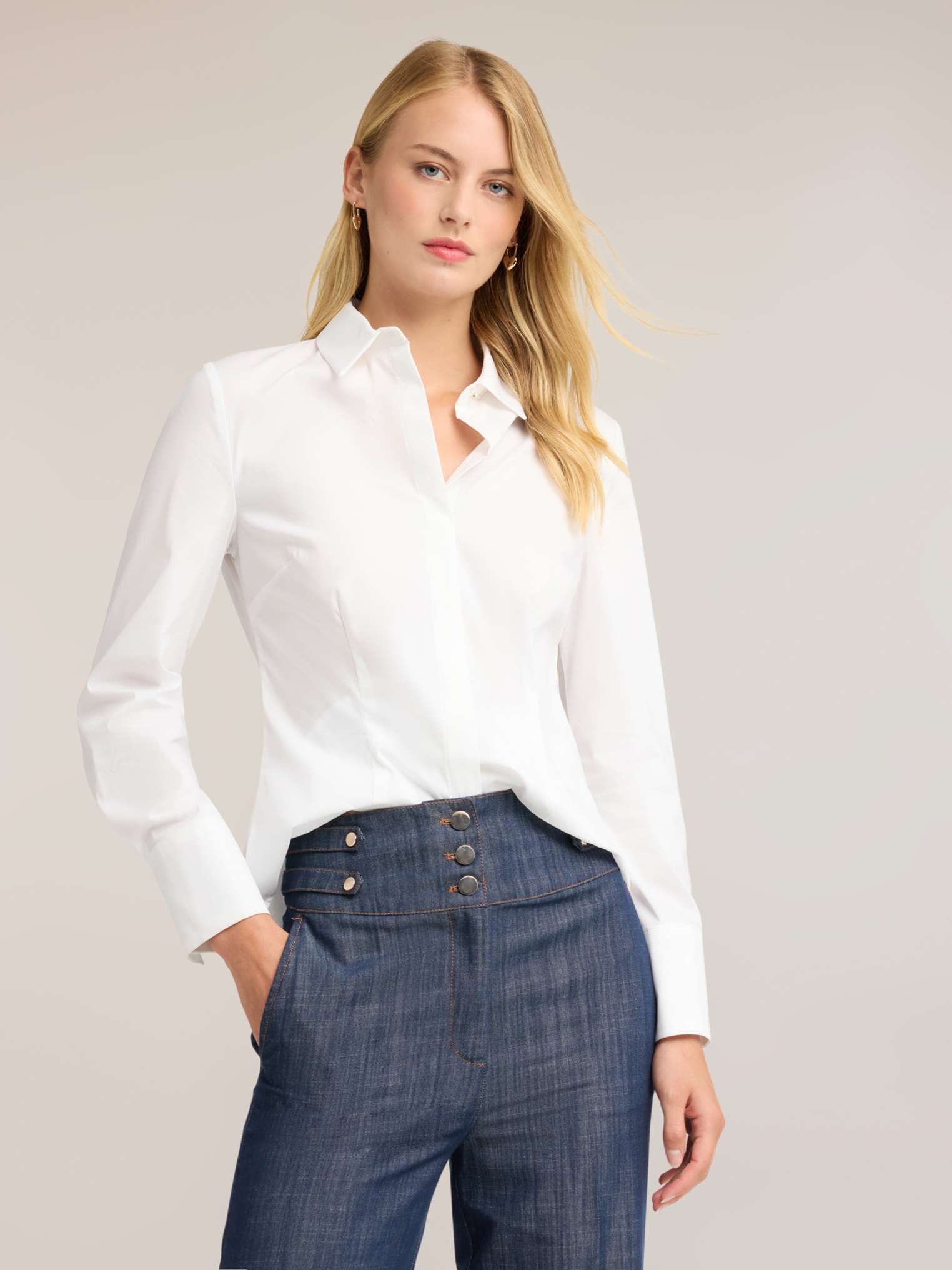Chemise à boutons cachés, MOTIVI