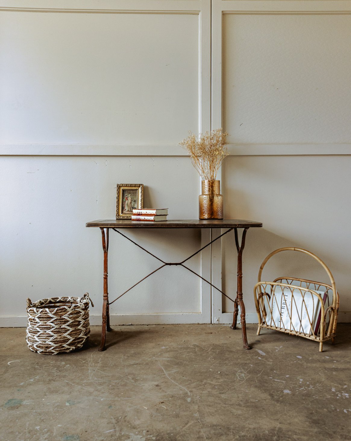 Table à manger bistro en bois et fonte Denise N°106 - Bon état, DEBONGOUT