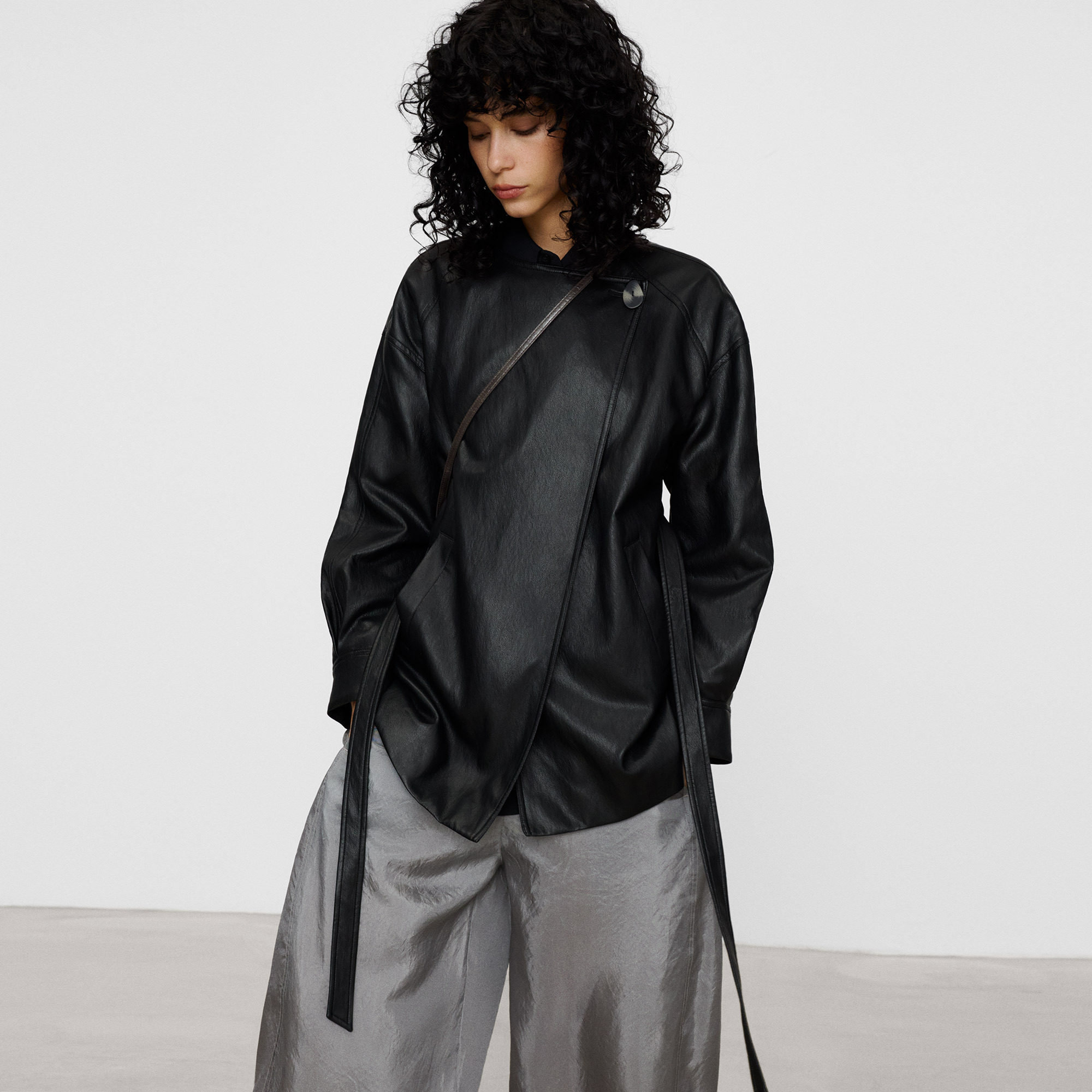 Veste croisée en simili avec ceinture avec du coton, ADOLFO DOMINGUEZ