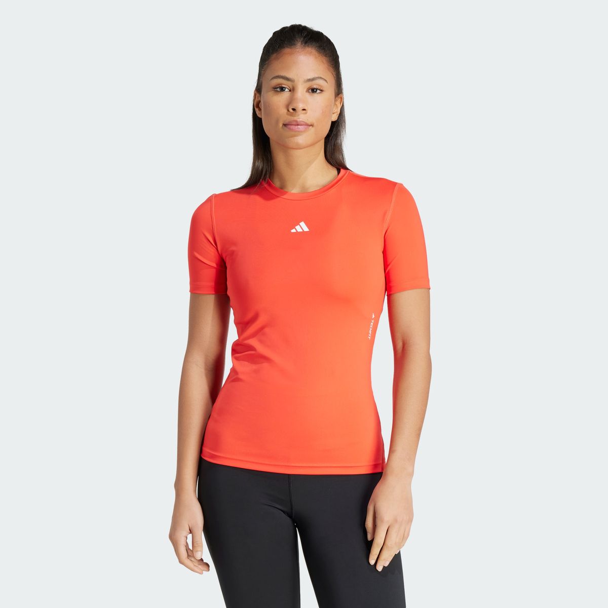 T shirt hotsell rouge adidas femme