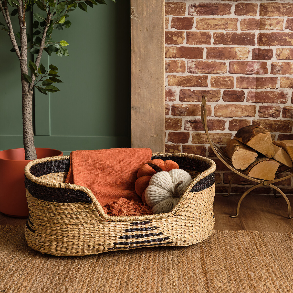 Natural and Black Seagrass Pet Bed with Cushion Medium, SO'HOME