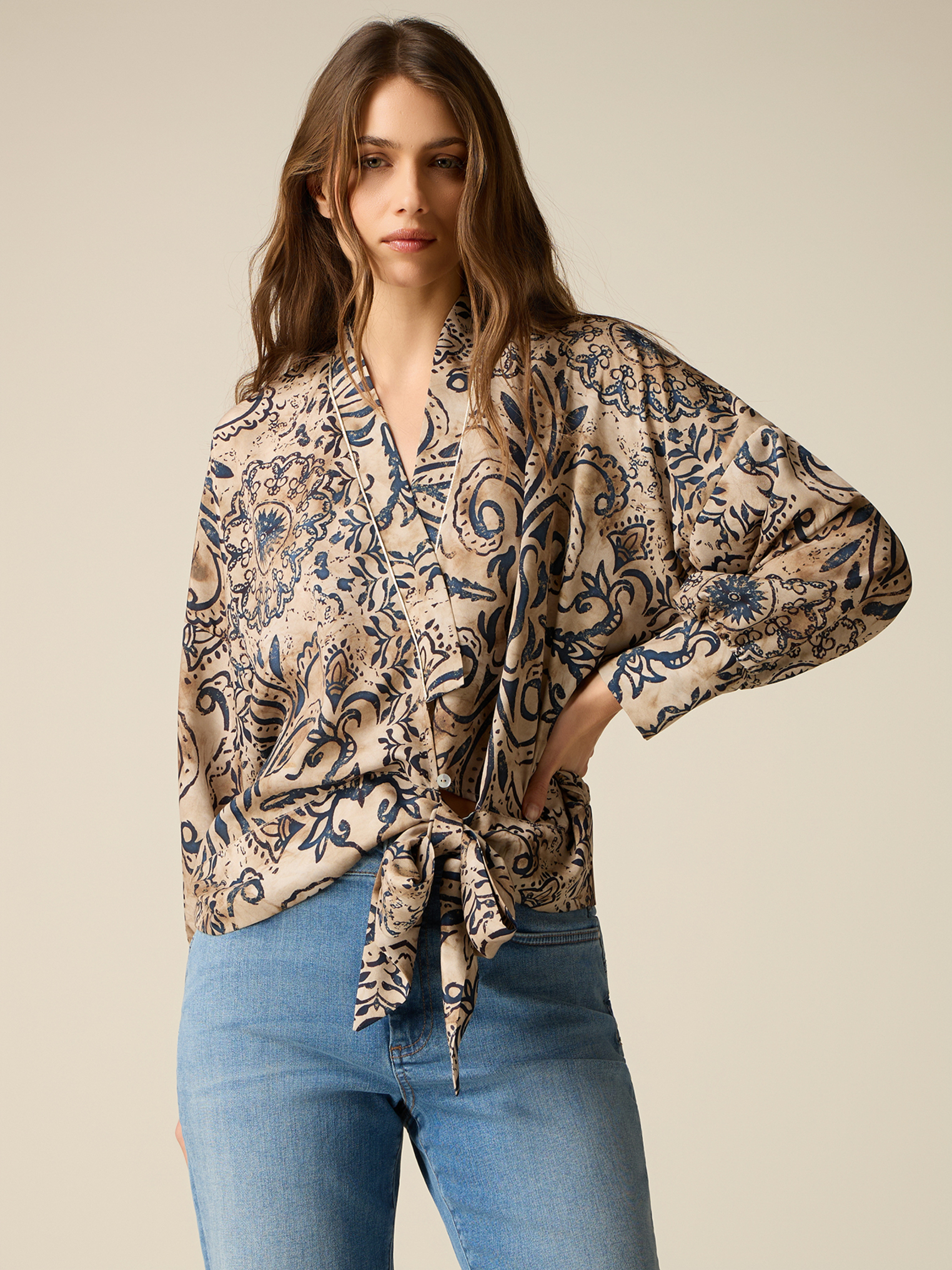 Blouse à motif croisée, OLTRE