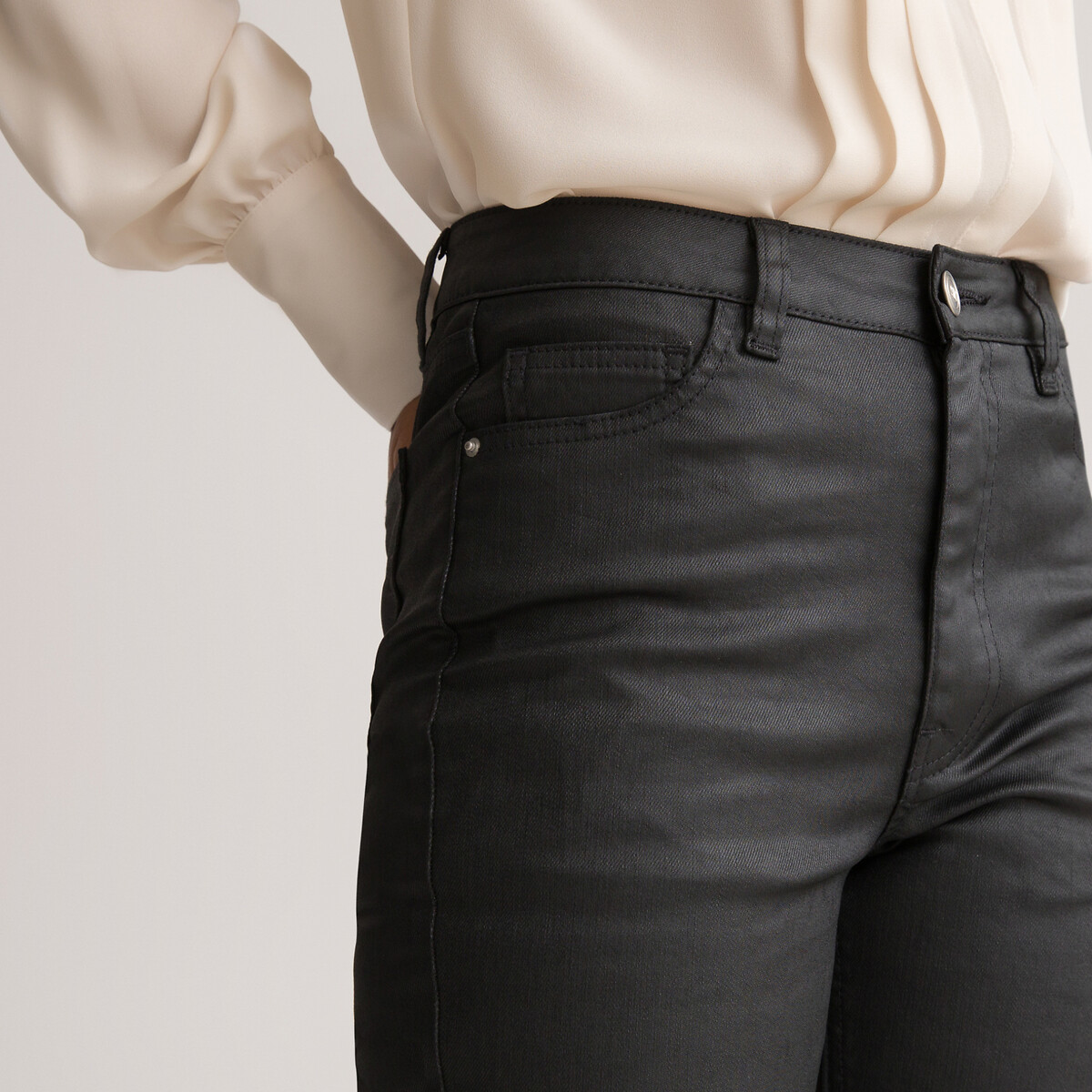 Coated bootcut jeans with high waist 