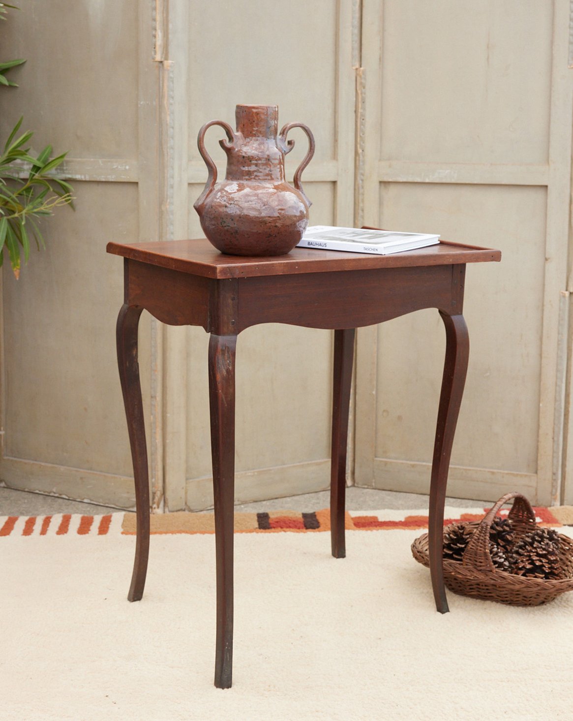 Petite table d'appoint en bois Francine N°1689 - Bon état, DEBONGOUT
