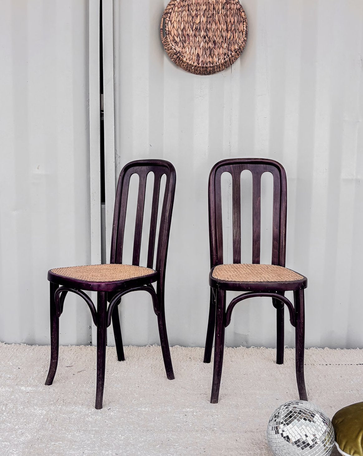 Paire de chaises en bois Claude N°608 - Bon état, DEBONGOUT