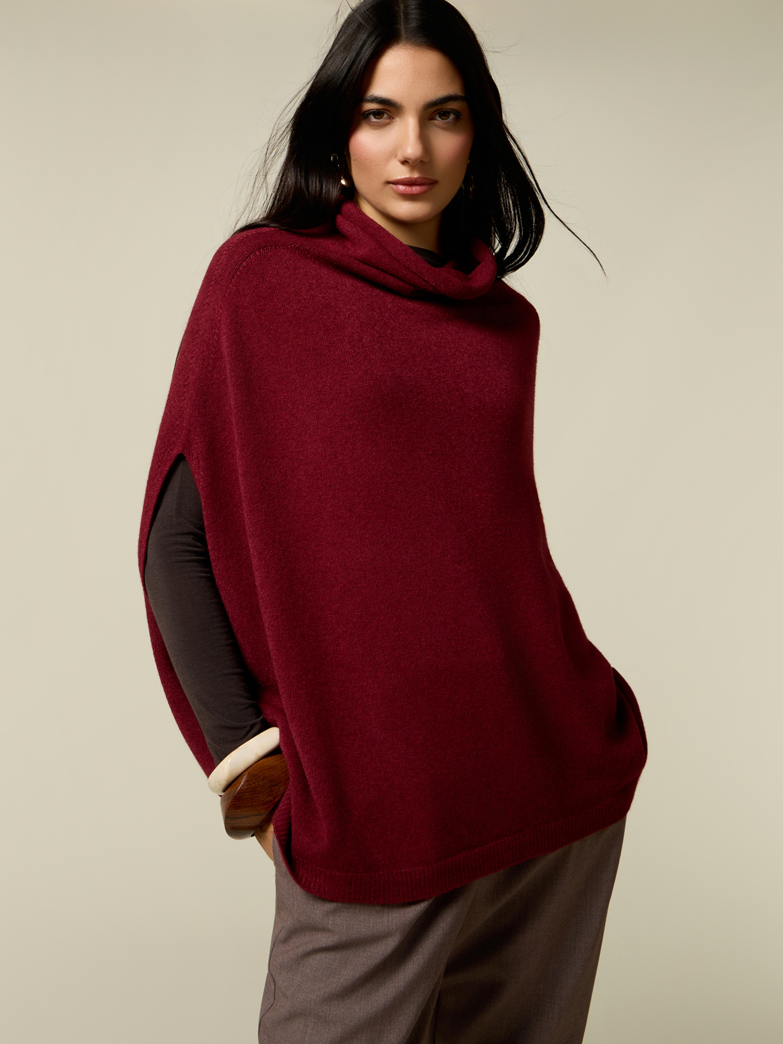Poncho, OLTRE
