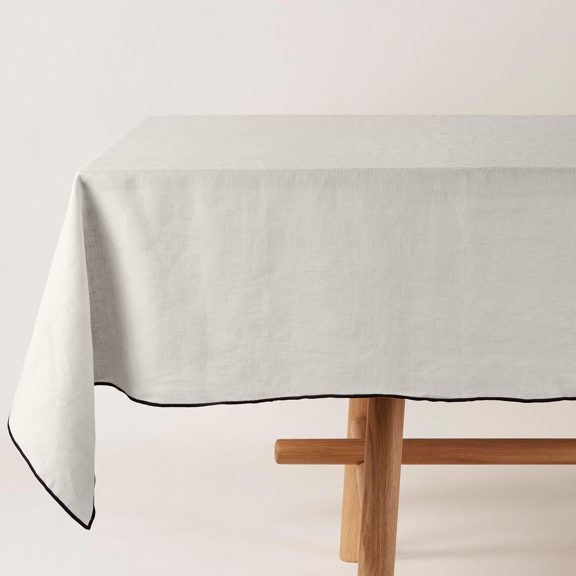 nappe rectangulaire en 100% lin lavé légèrement froissé CARLINA, MADURA