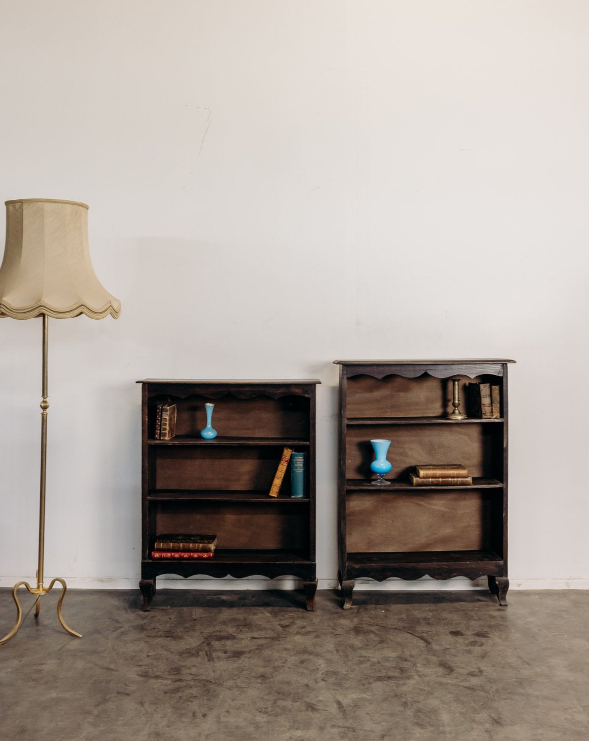 Paire d'étagère ouverte en bois foncé Gaëlle N°1568 - Bon état, DEBONGOUT