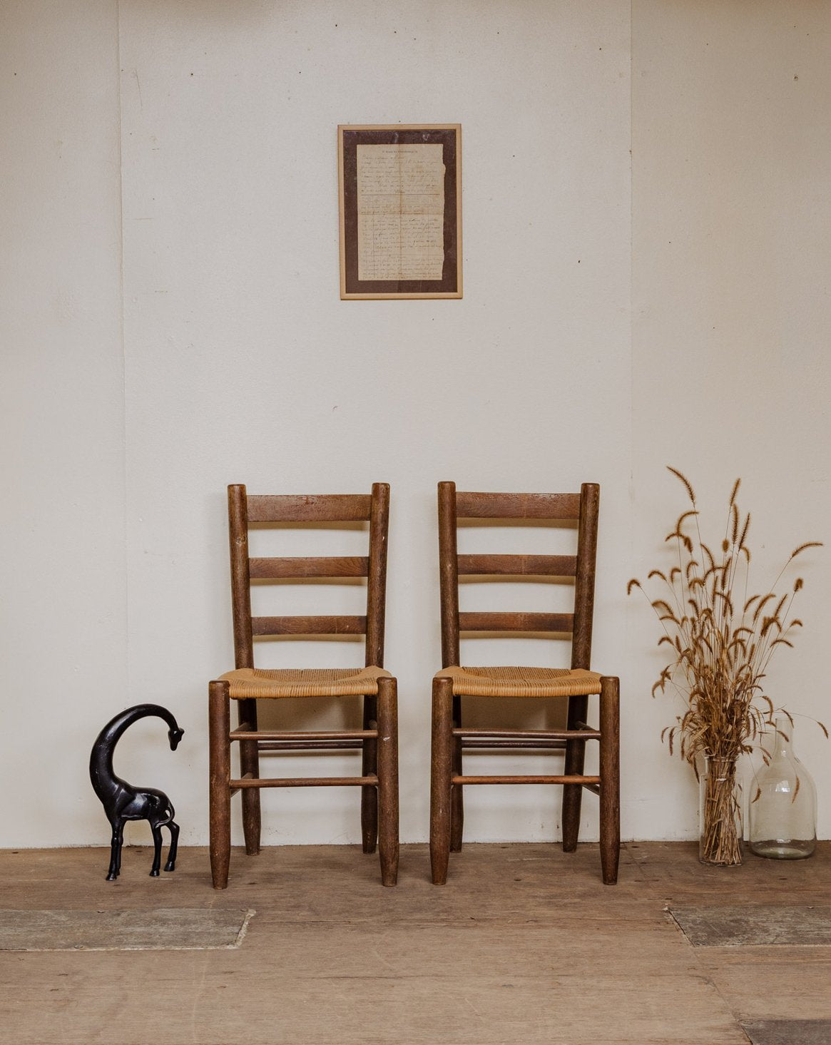 Paire de chaises en bois Claude N°1241 - Bon état, DEBONGOUT
