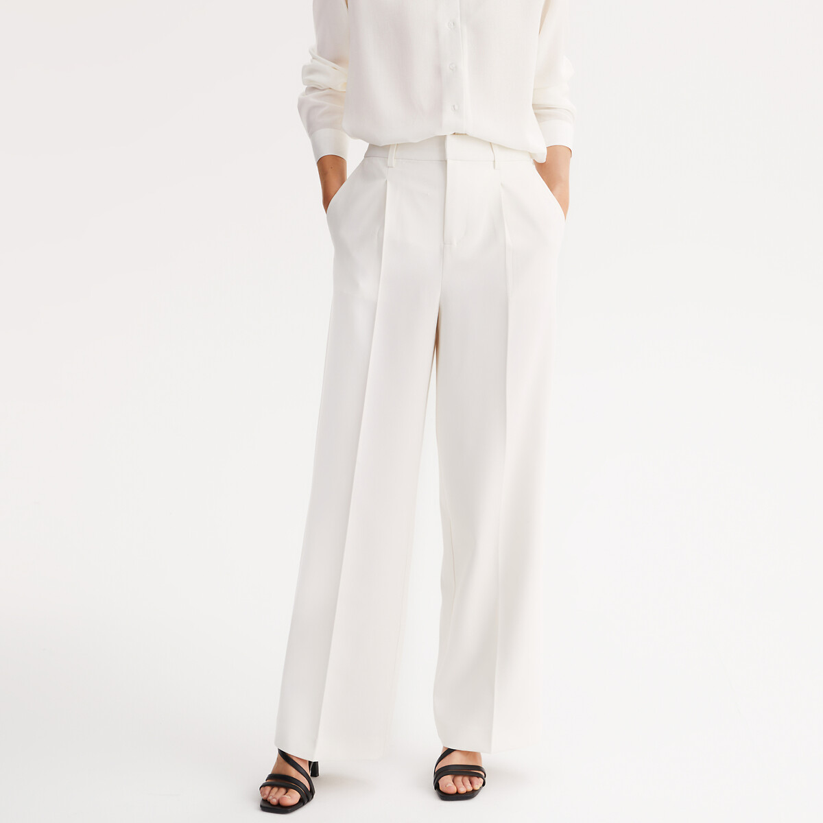 Losse broek met wijde pijpen en hoge taille