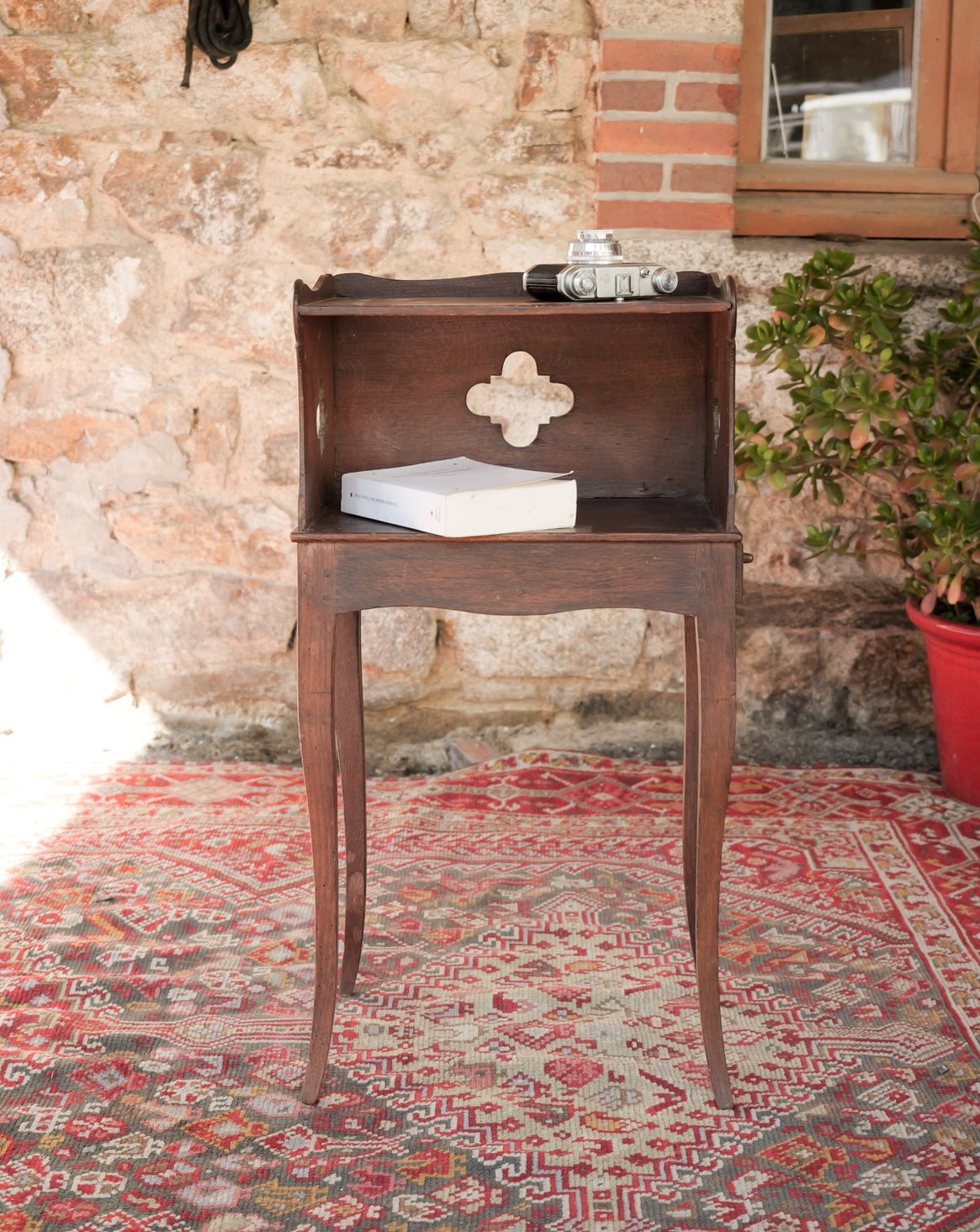 Table d'appoint au tiroir secret Francine N°1585 - Bon état, DEBONGOUT