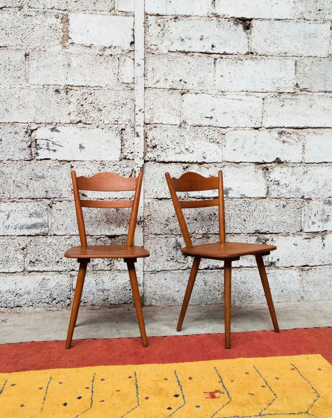 Paire de chaises en bois Alma N°733 - Bon état, DEBONGOUT