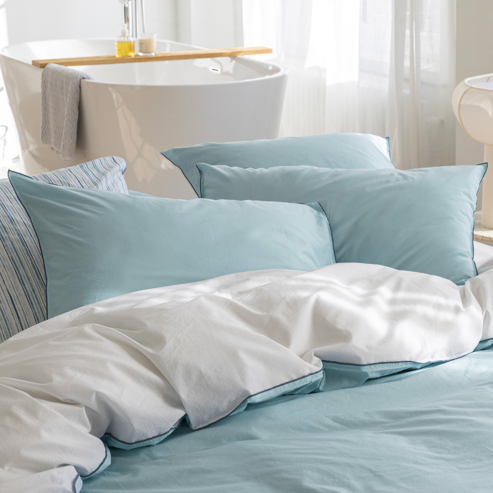 Taie d'oreiller bicolore en percale de coton lavé, DOUCEUR LAVÉE, BLANC CERISE