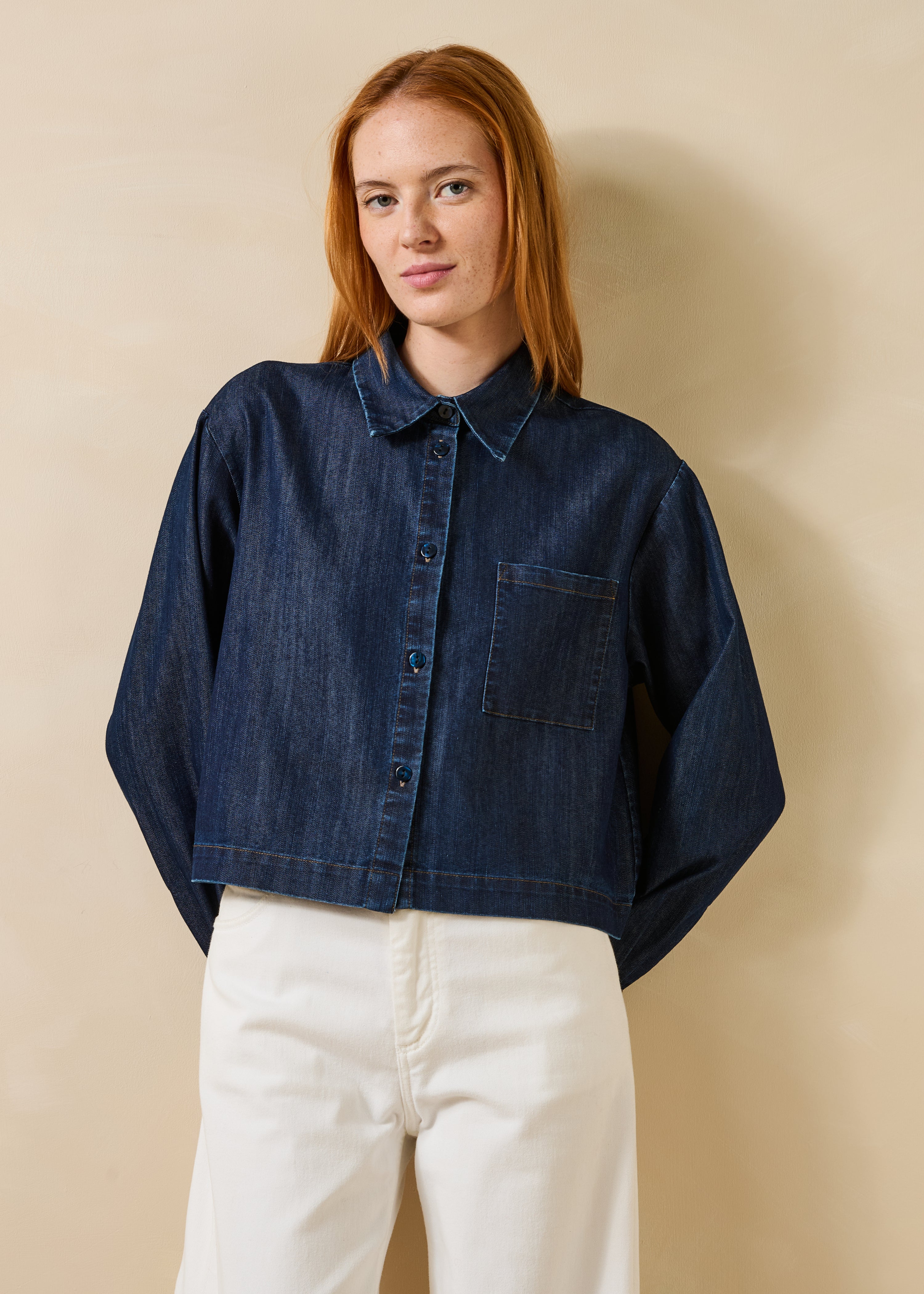 Chemise courte en jean brut, LA FEE MARABOUTEE