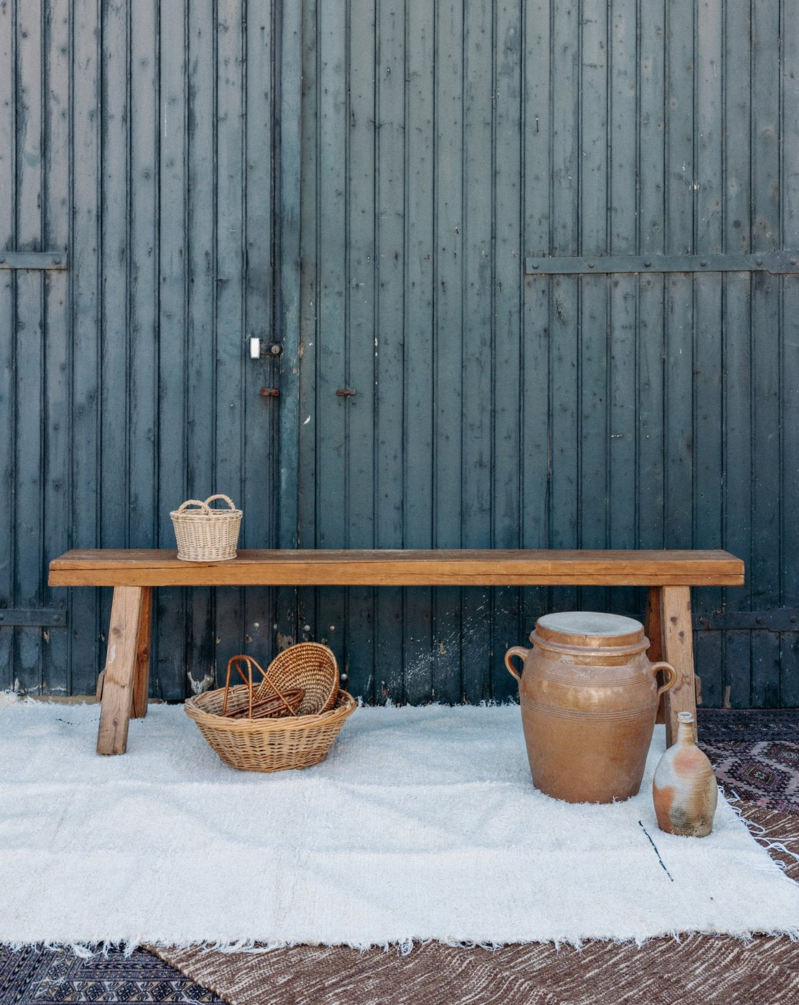 Banc brutaliste en bois Antoine N°146 - Bon état, DEBONGOUT