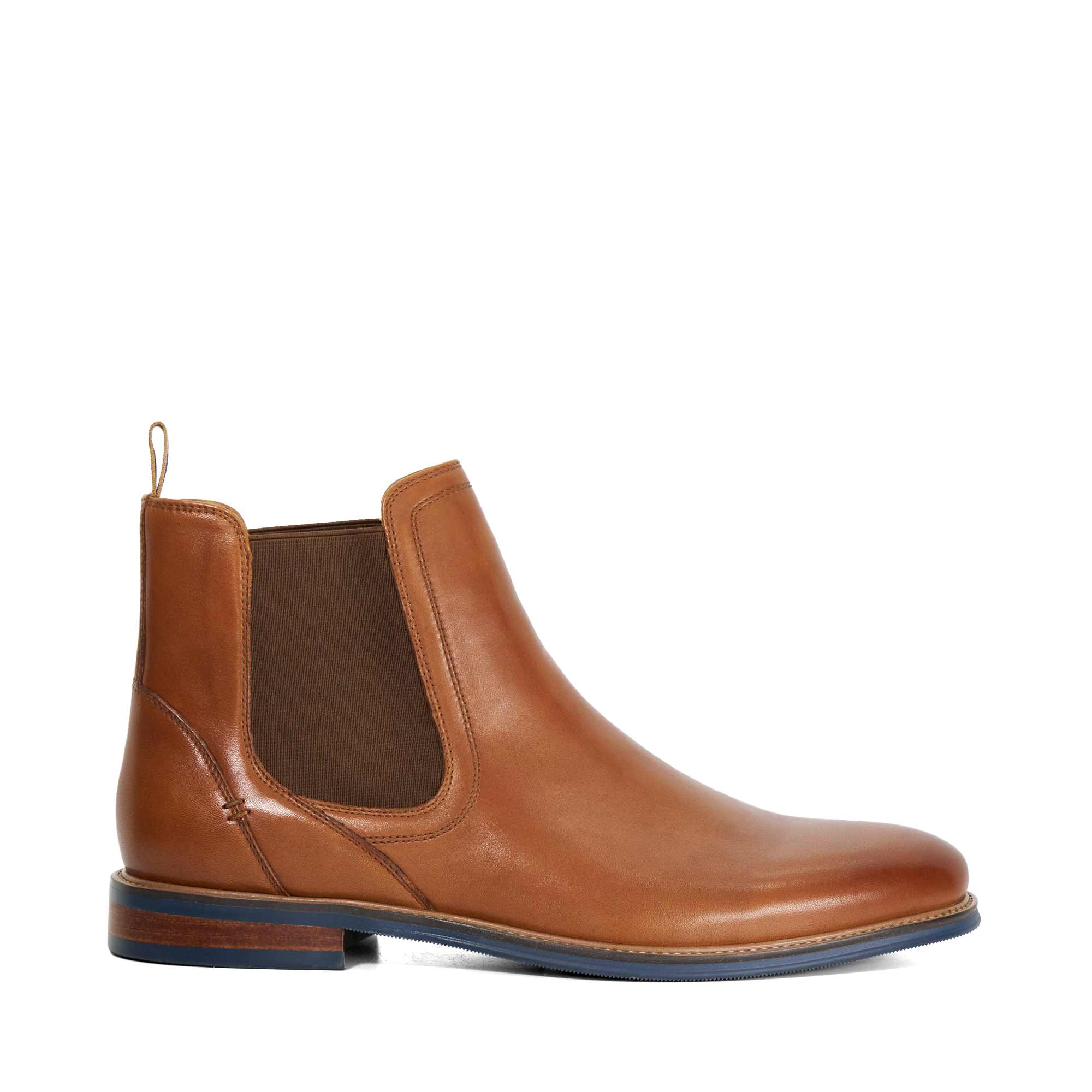 Rehaussez votre look avec McKinley, notre version moderne de la botte chelsea classique. Disponible - MCKINLEY Wide Fit, DUNE LONDON