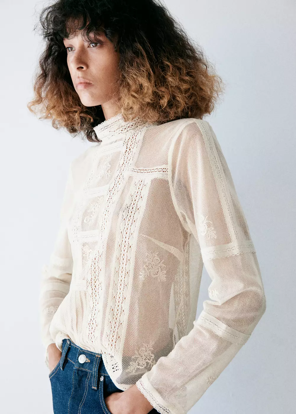 Blouse à broderie col montant, MANGO