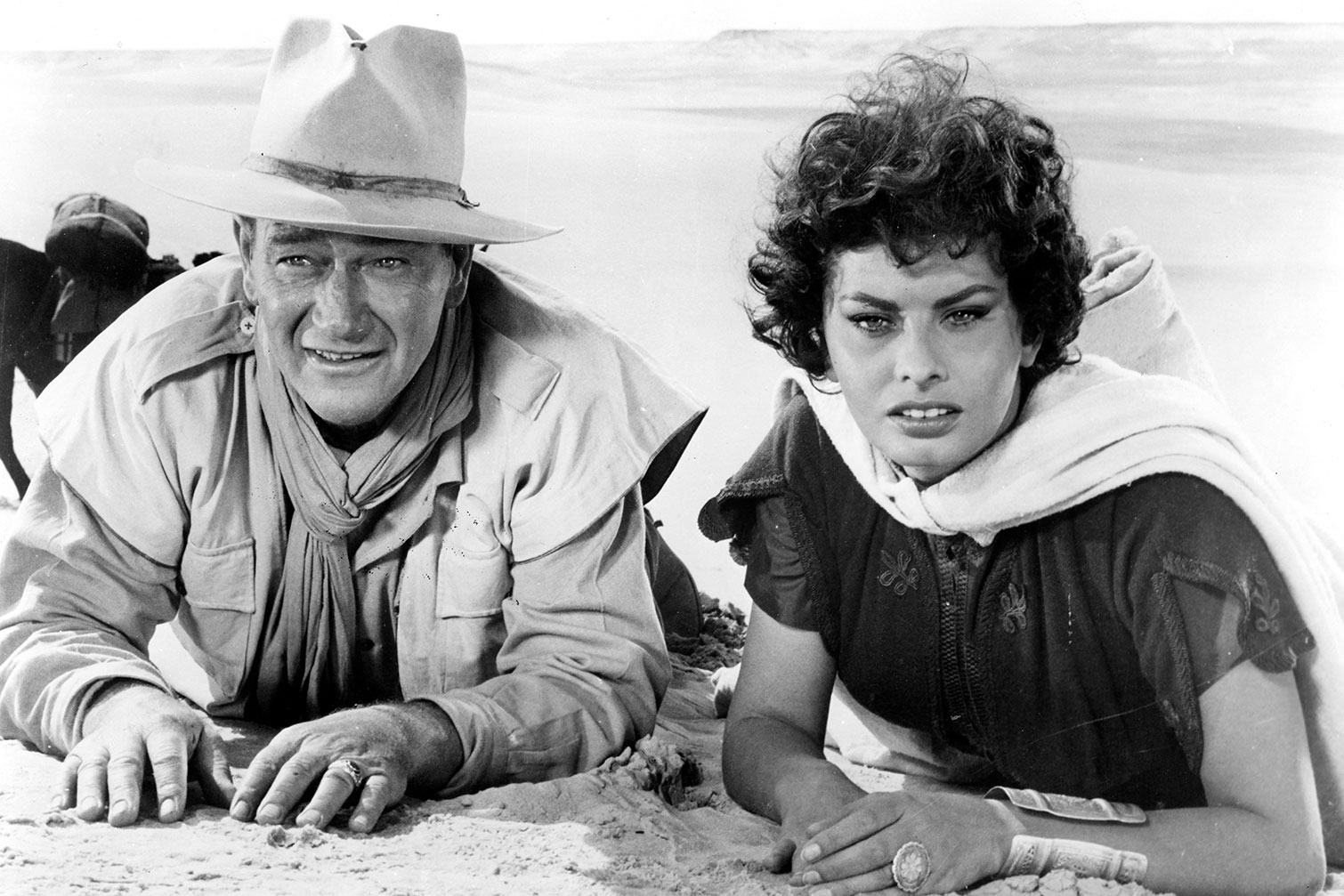 Tableau noir et blanc Photo d’acteurs John Wayne et Sophia Loren, HEXOA