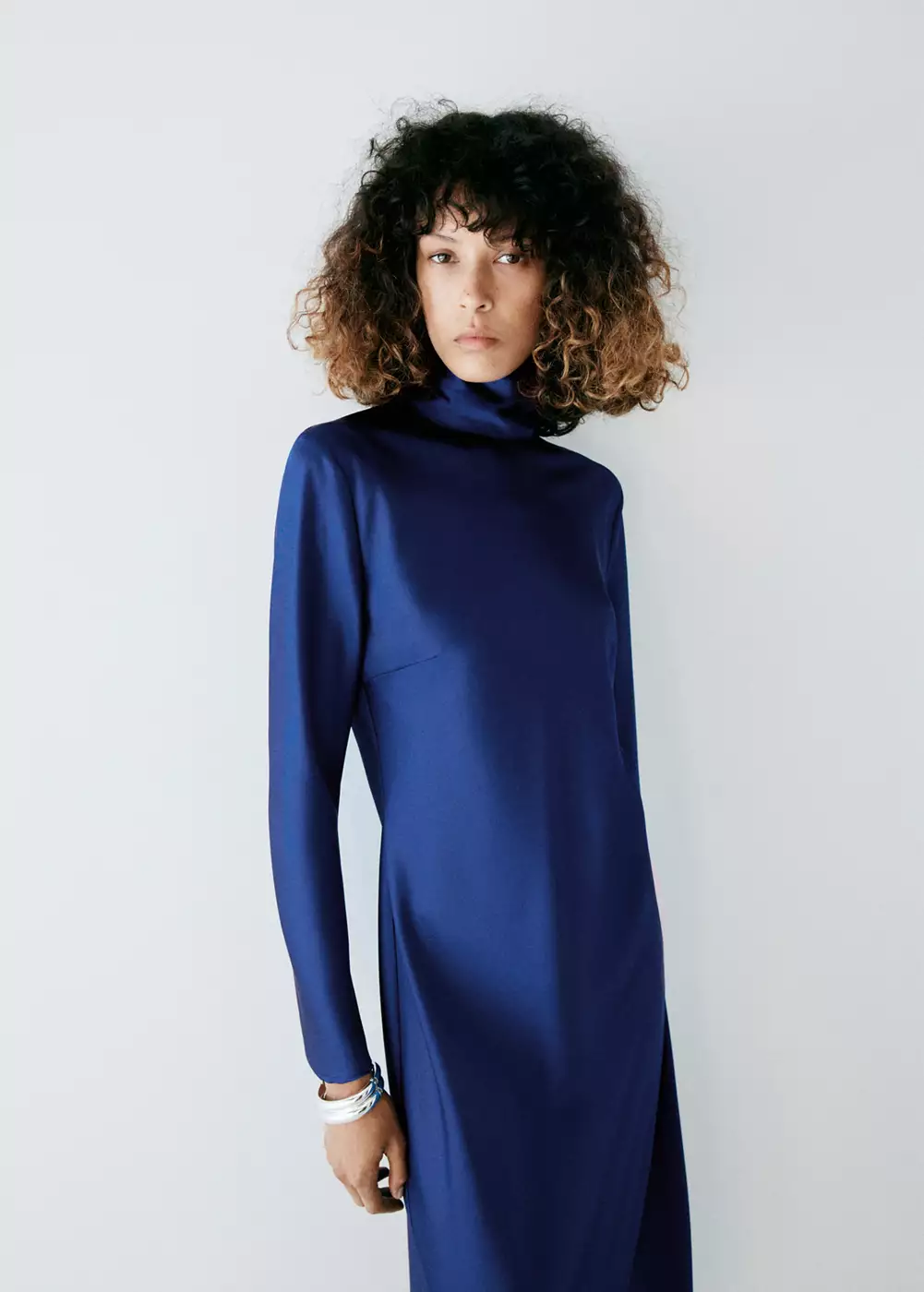 Robe satinée col montant, MANGO