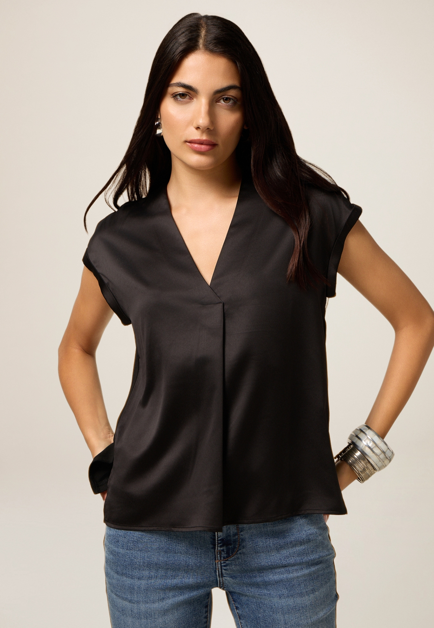 T-shirt à col en V, OLTRE