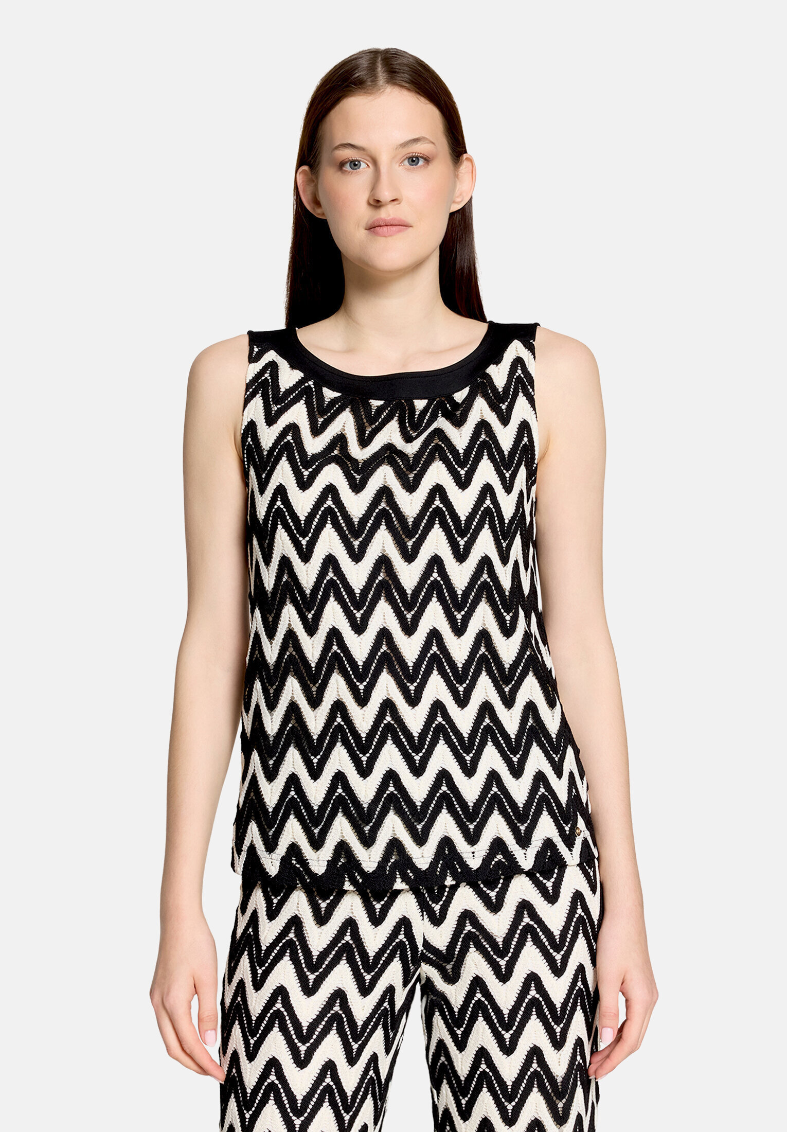 T-Shirt avec structure sans manches, BETTY & CO