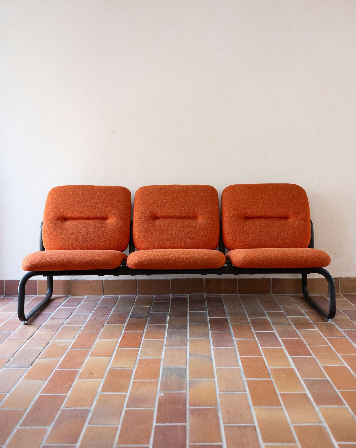 Banquette de conférence 3 places Clara N°146 - Bon état, DEBONGOUT